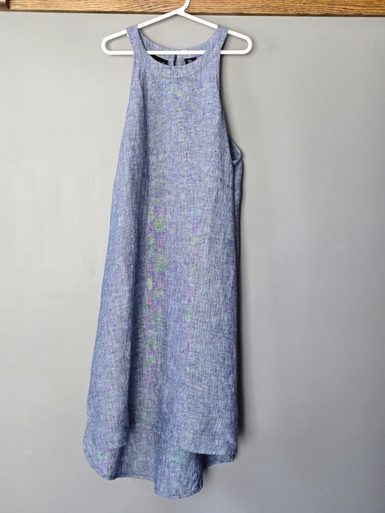 Tahari Dresses & Skirts - Tahari  sleeveless 100% linen shift dress.